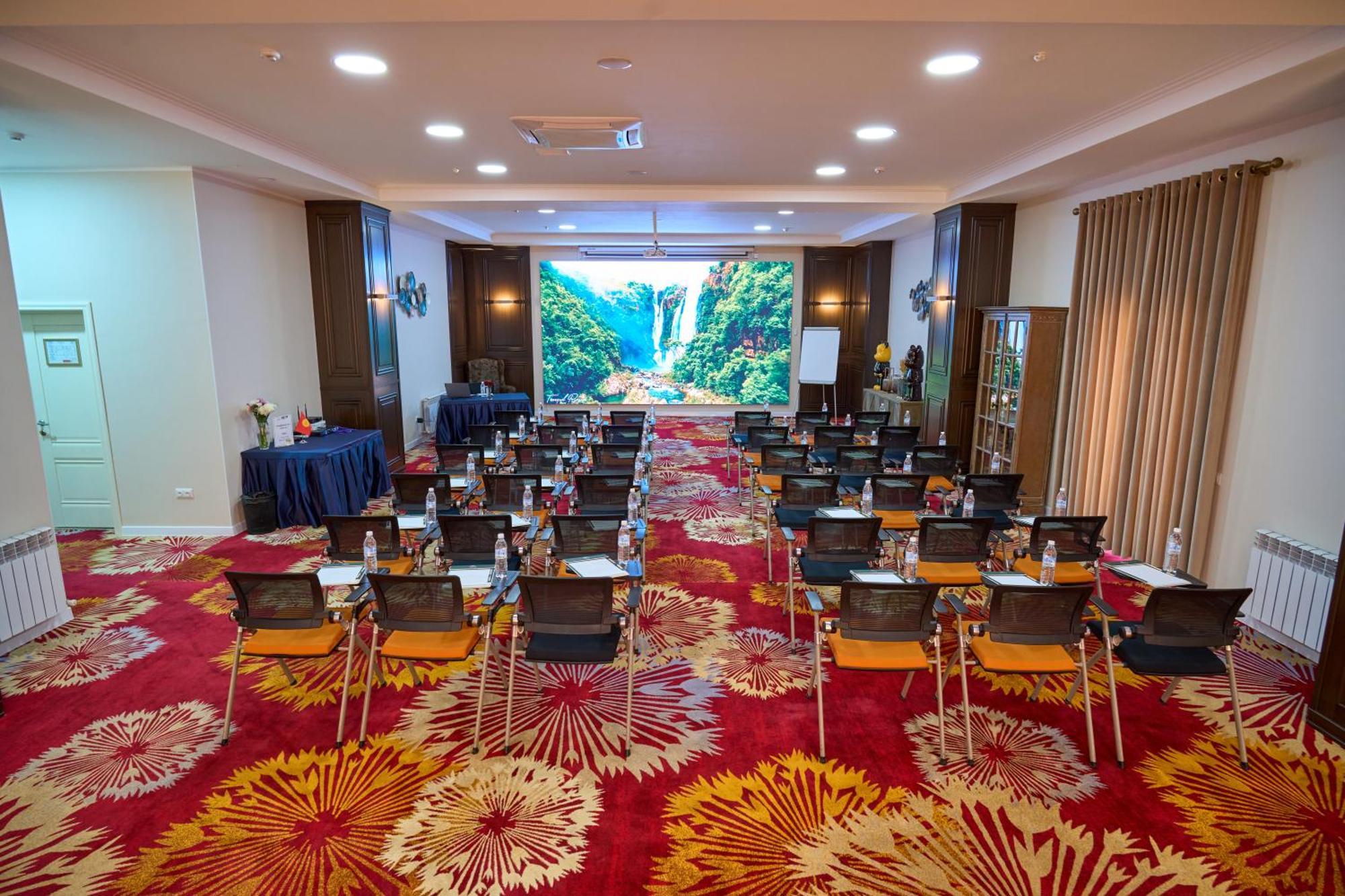 Garden Hotel & Spa Bishkek Exterior photo